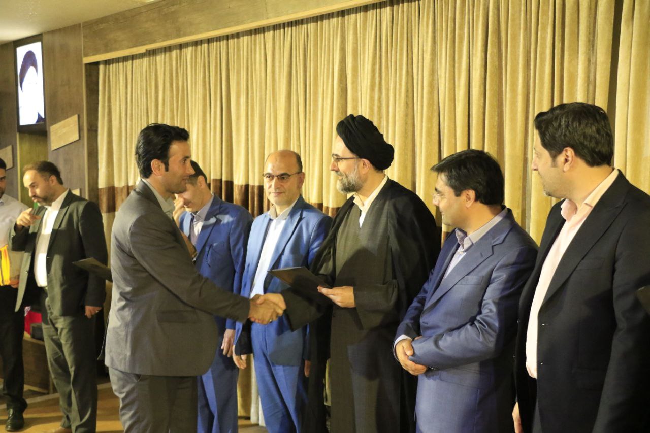 از کارگران نمونه شهرداری لاهیجان تجلیل شدند