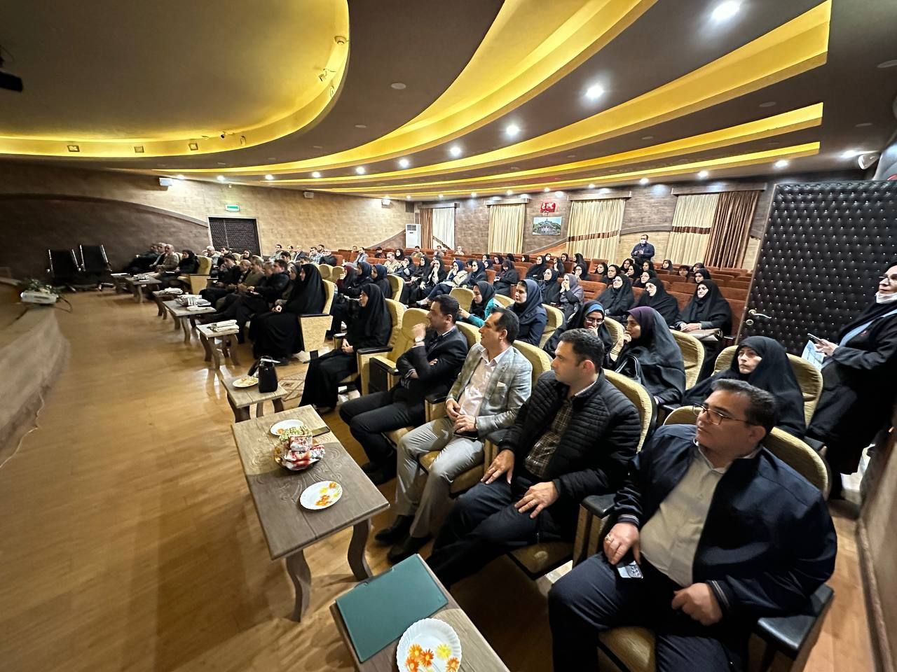 جلسه هم اندیشی و آموزشی مدیران مدارس در حوزه پسماند توسط شهرداری لاهیجان برگزار شد