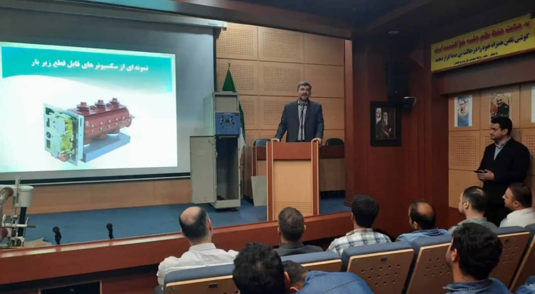برخورداری از نیروی انسانی توانمند جزء مزیت های شركت است