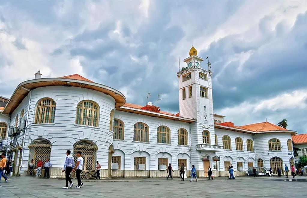 عملیات اجرایی بازسازی و مرمت عمارت بلدیه رشت آغاز شد عملیات اجرایی بازسازی و مرمت عمارت بلدیه رشت آغاز شد