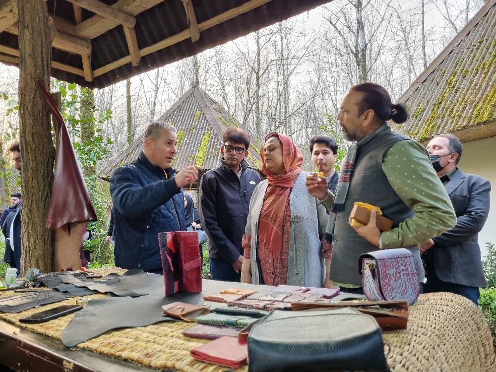 بازدید ارزیابان شورای جهانی صنایع‌دستی از موزه میراث روستایی گیلان