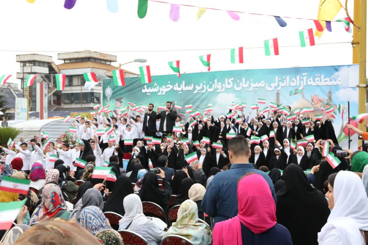 استقبال مردم و گردشگران از کاروان”زیر سایه خورشید”