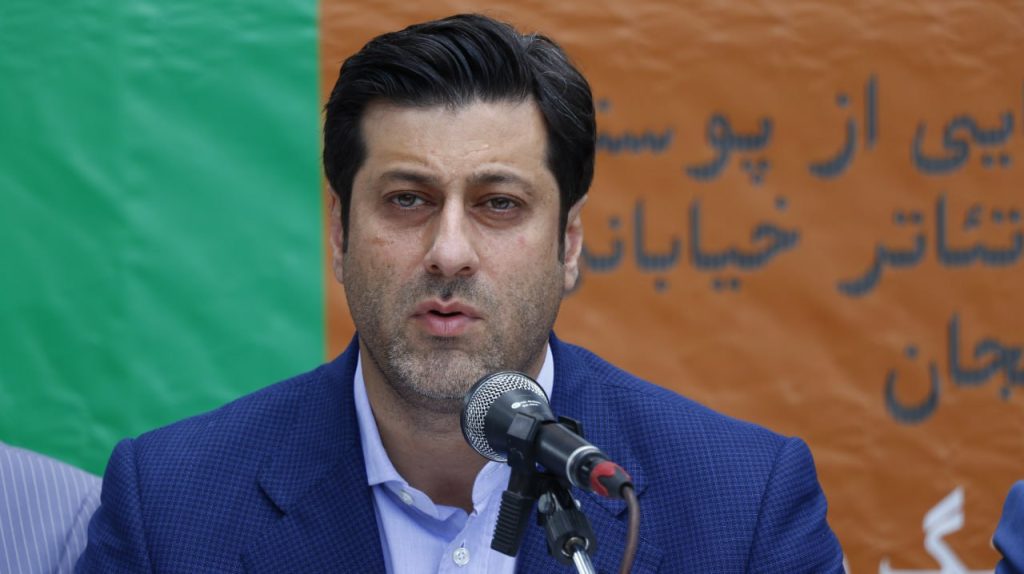 پوستر دوازدهمین جشنواره تئاتر خیابانی شهروند لاهیجان رونمایی شد پوستر دوازدهمین جشنواره تئاتر خیابانی شهروند لاهیجان رونمایی شد