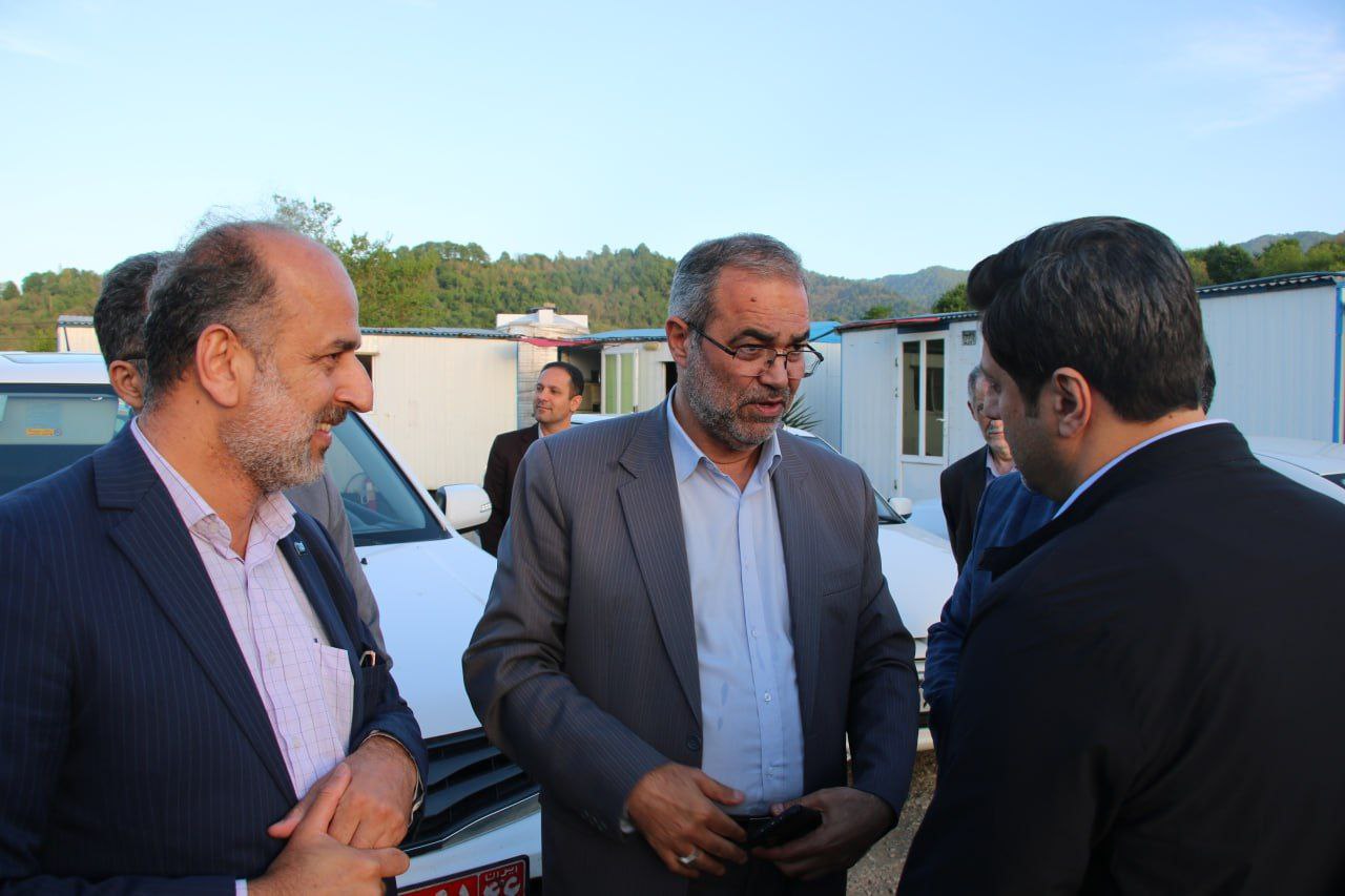 بازدید معاون هماهنگی امورعمرانی استاندار گیلان و جمعی از مسئولان از پروژه دفن بهداشتی زباله شهر لاهیجان