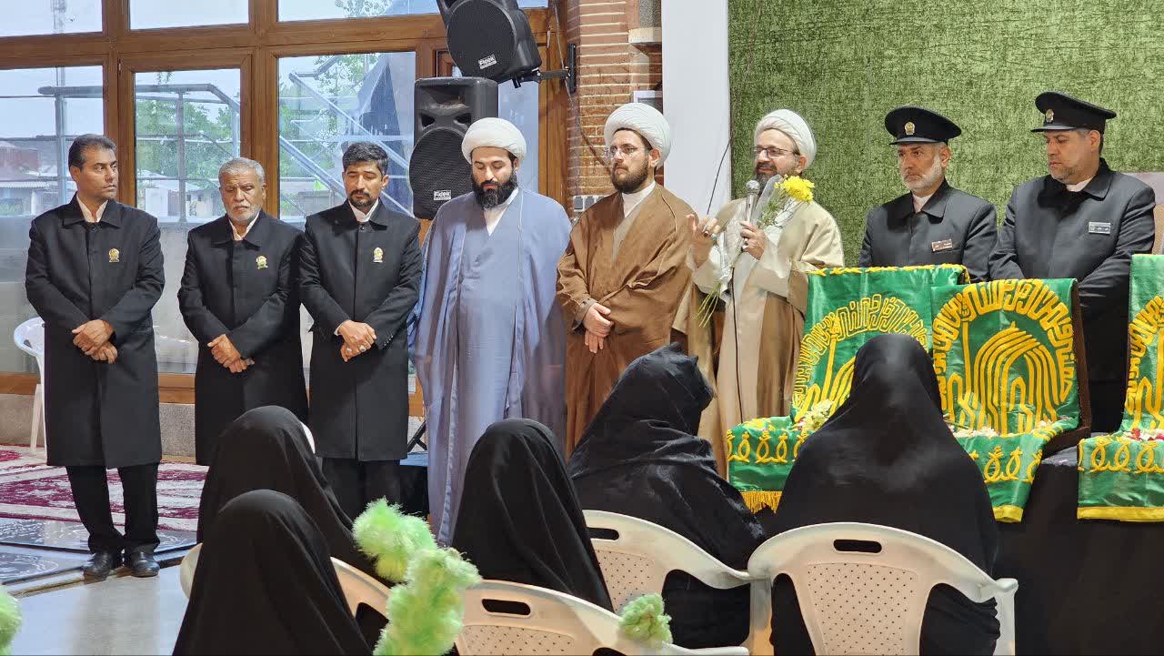ورود خادمان رضوی با پرچم متبرک آستان قدس به رشت
