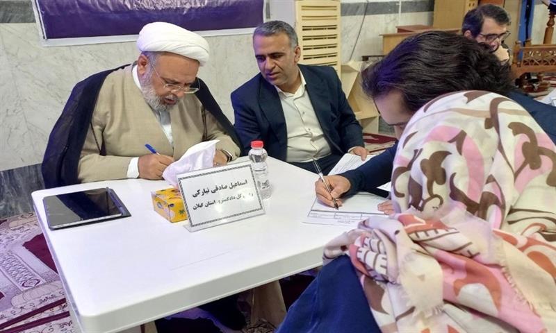 حضور جمعی از اعضای شورای قضایی استان در مساجد شهر رشت در راستای پاسخگویی به سوالات و مشکلات مردم