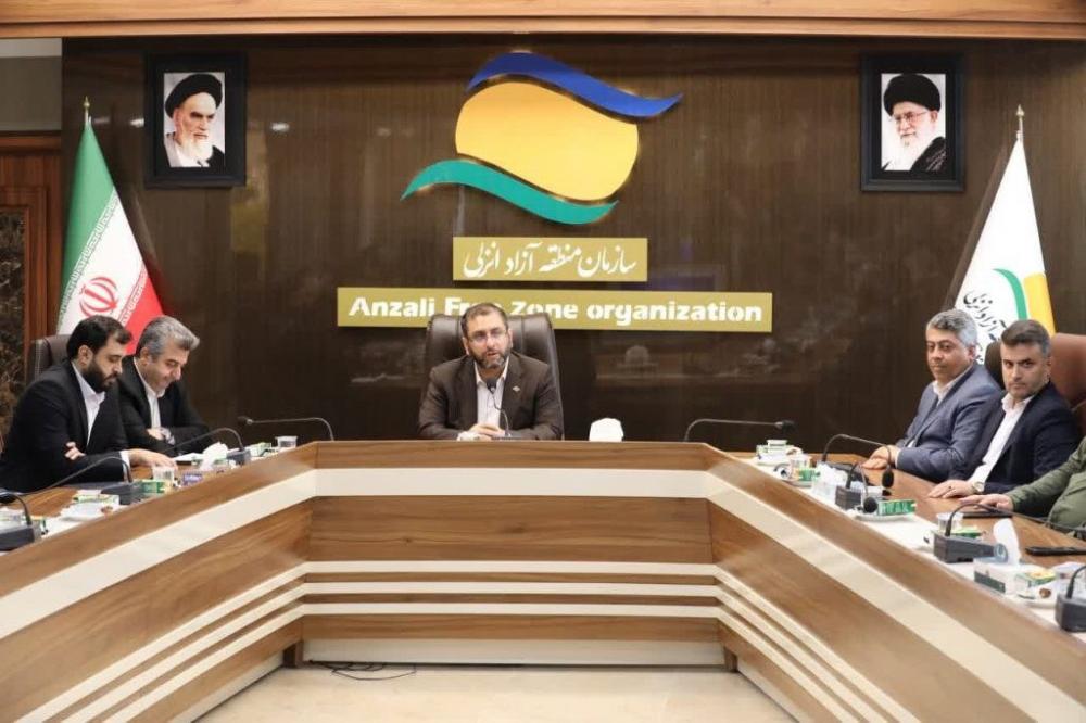 رونمایی از تمبر یادبود بیستمین سالگرد فعالیت سازمان منطقه آزاد انزلی