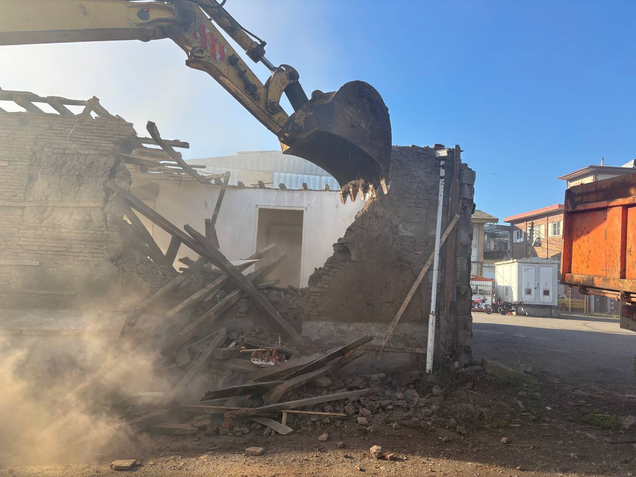 ظرفیت فضای پارکینگ امیرمؤمن لاهیجان افزایش یافت