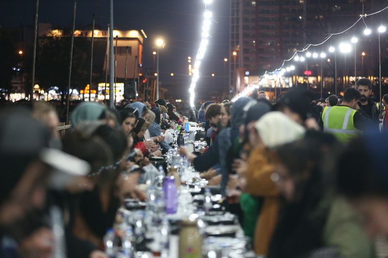 ضیافت افطاری ۳۰۰۰ نفری در اسكله منظرگاه منطقه آزاد انزلی