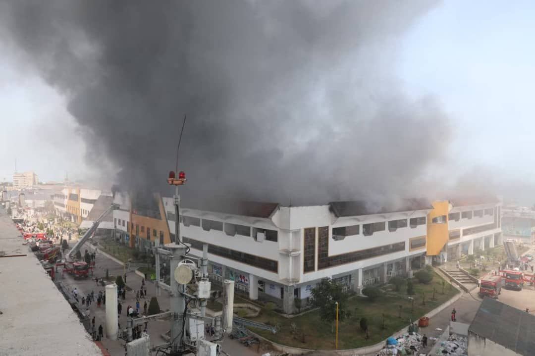 بسته‌های حمایتی منطقه آزاد انزلی برای تجار مجتمع ونوس پس از آتش‌سوزی