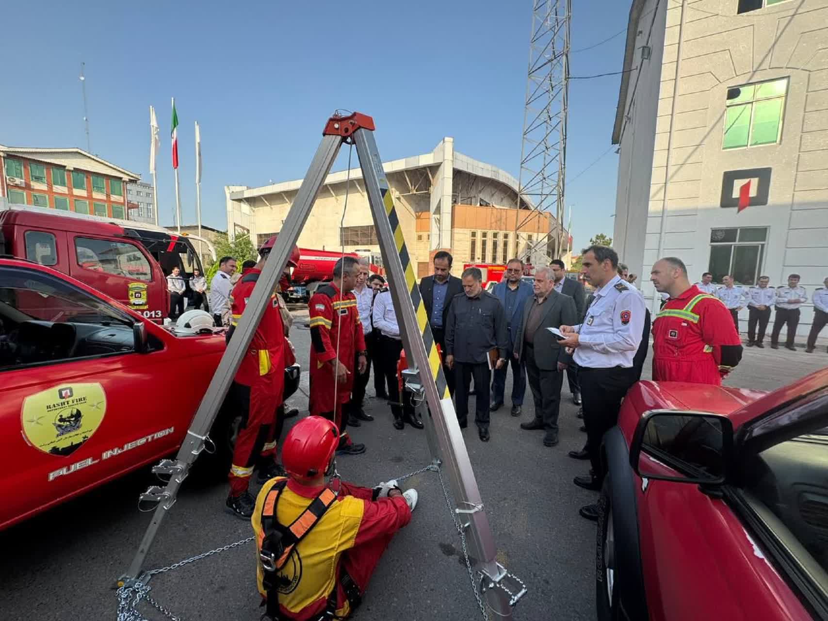 بازدید بازرس کل از آتش نشانی شهرداری رشت بازدید بازرس کل از آتش نشانی شهرداری رشت