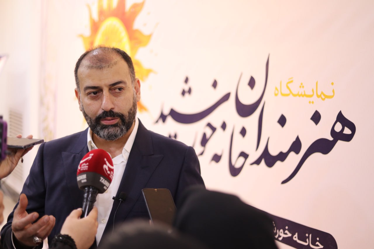 خانه خورشید؛ روایت هنر اصیل ایرانی در تالار مرکزی رشت