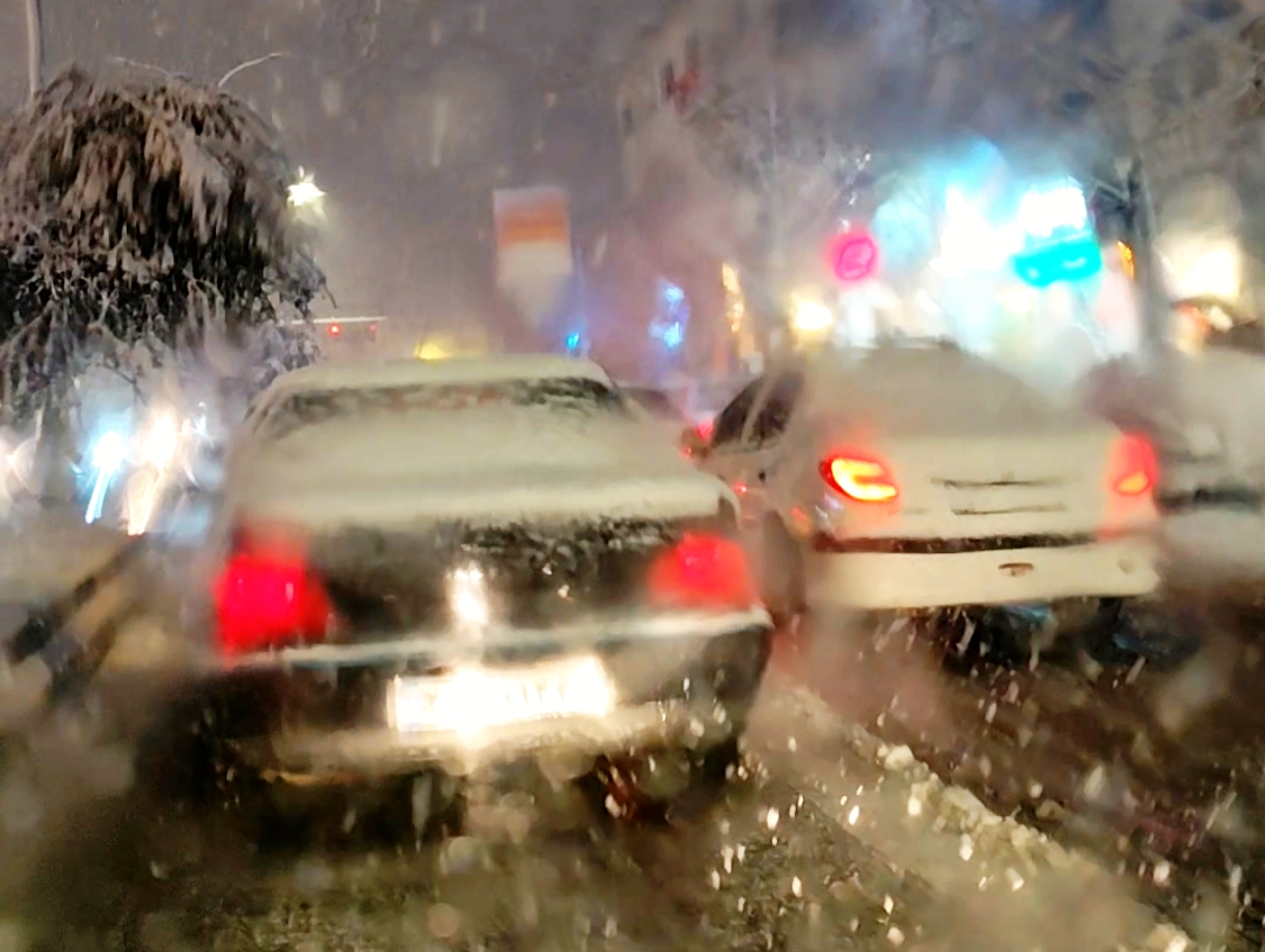 برفی که به کام مردم رشت تلخ نشست