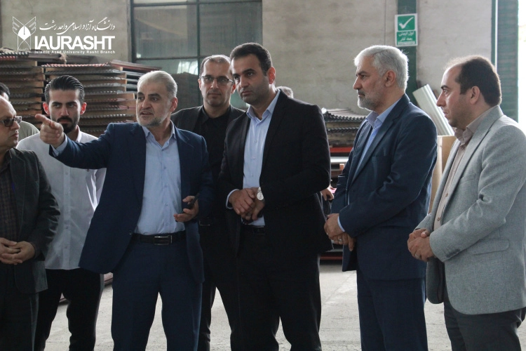 بازدید رییس دانشگاه آزاد گیلان از کارخانه تولید ورق فولاد آرتین نما در حسن رود