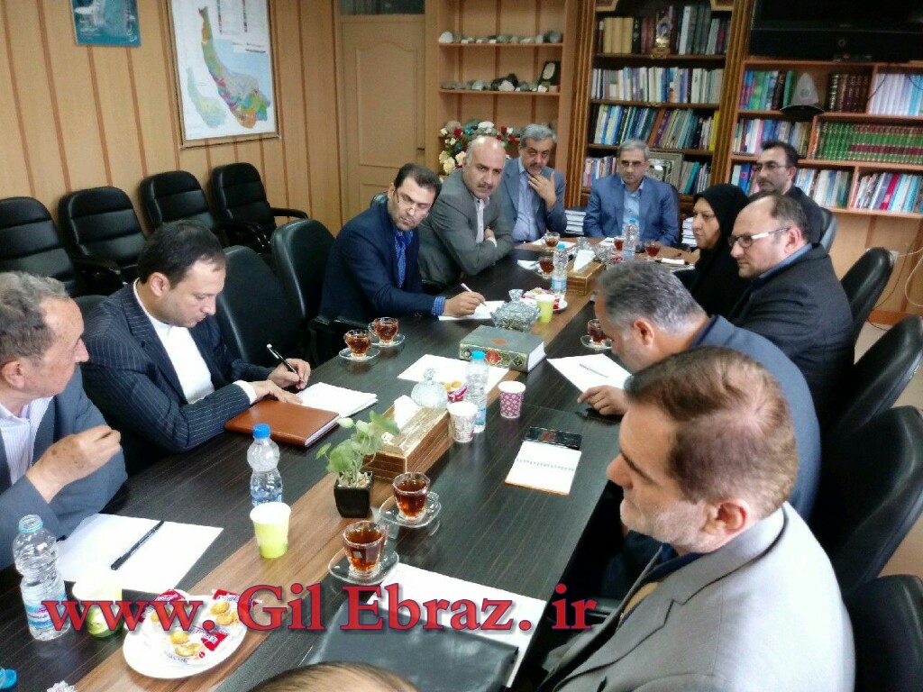 🔴فرهاد دلق پوش ،ریس سازمان صنعت معدن و تجارت گیلان در جلسه بررسی مسائل و مشکلات زیتون //رودبار گیلان به زیتون مرغوب در سراسر کشور شهرت دارد.