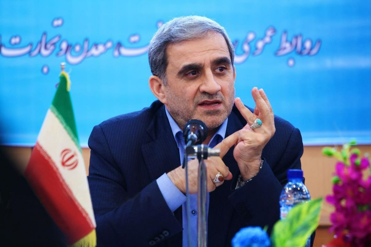 🔴فرهاد دلق پوش ضمن بازدید شرکت رادکابل شمال در شهر صنعتی رشت، از تاسیس بزرگترین شرکت تولید کننده انواع کابل آلومینیومی در گیلان خبر داد.