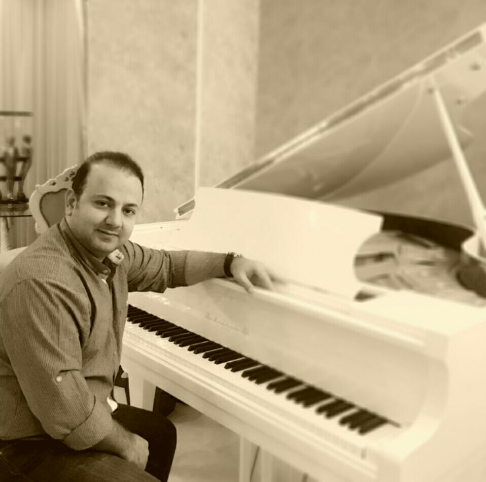 🔴حامد جواهر جو، پیانیست و آهنگ ساز حرفه ای رنگ و لعاب و هویت ایرانی دراجراهای موسیقی باید نمایان باشد 🔴حامد جواهر جو، پیانیست و آهنگ ساز حرفه ای رنگ و لعاب و هویت ایرانی دراجراهای موسیقی باید نمایان باشد