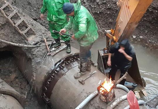 جلوگیری از هدر رفت ۸ لیتر برثانیه آب توسط آبفای رشت جلوگیری از هدر رفت ۸ لیتر برثانیه آب توسط آبفای رشت